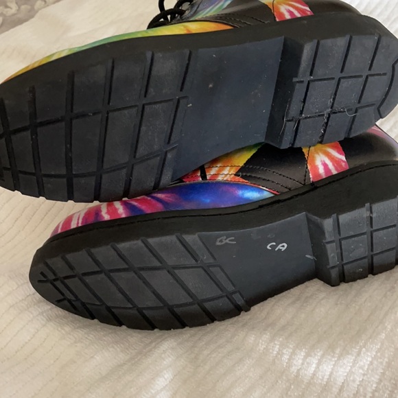 Yes We Vibe PEACEFUL Tie Die Swirl boots - Picture 8 of 10